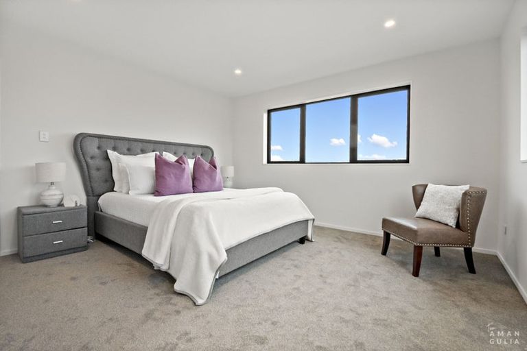 Photo of property in 15 Mara Way, Sunnyvale, Auckland, 0612