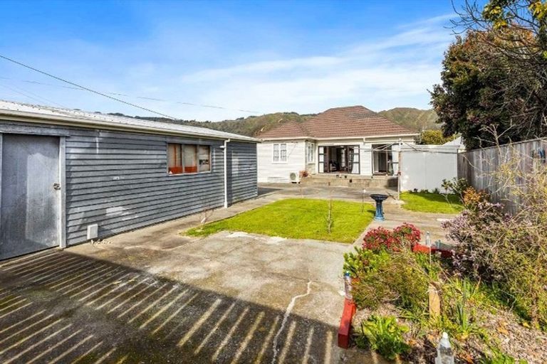Photo of property in 17 Hewer Crescent, Naenae, Lower Hutt, 5011