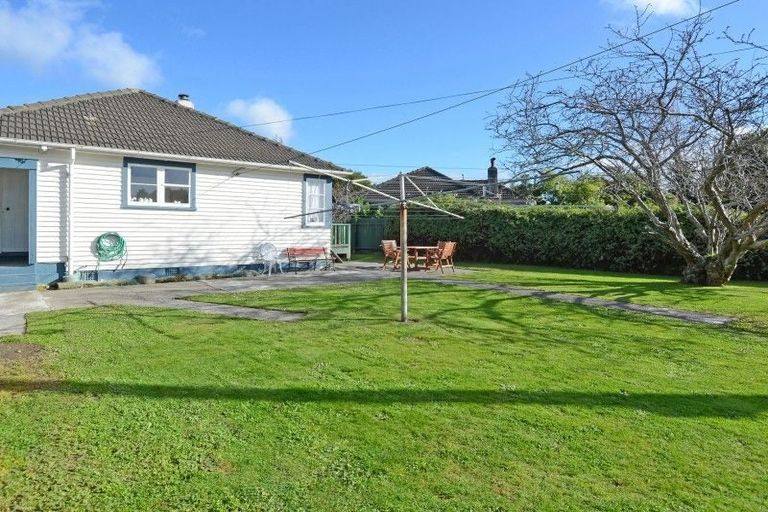 Photo of property in 39 Atiawa Crescent, Waiwhetu, Lower Hutt, 5010