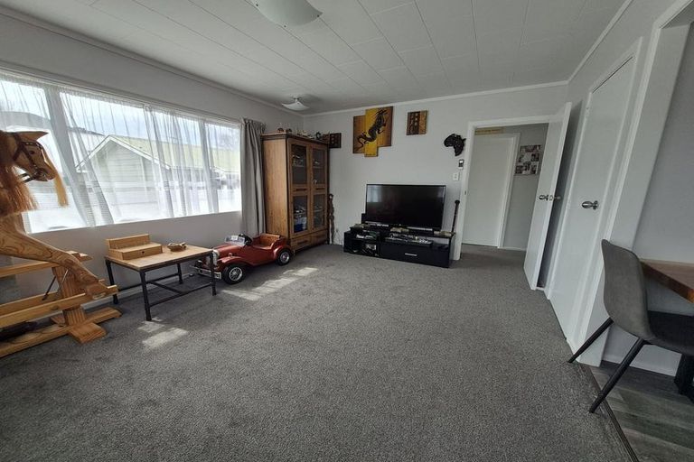 Photo of property in 2/9 Whitley Avenue, Ebdentown, Upper Hutt, 5018
