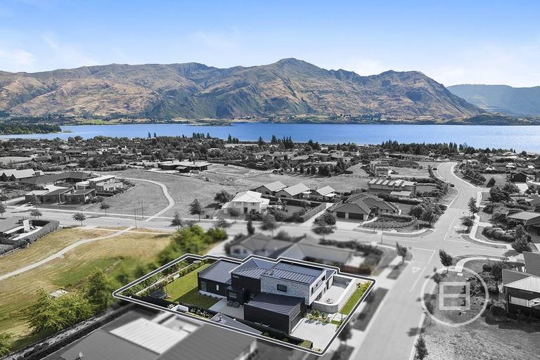 Photo of property in 34 Minaret Ridge, Wanaka, 9305