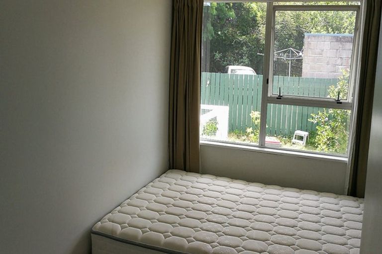 Photo of property in 41 Yeovil Road, Te Atatu Peninsula, Auckland, 0610