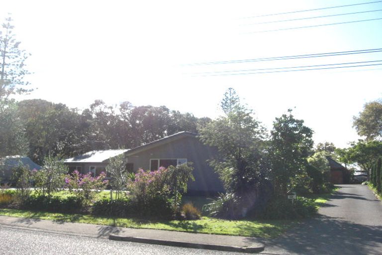 Photo of property in 211 Bleakhouse Road, Mellons Bay, Auckland, 2014