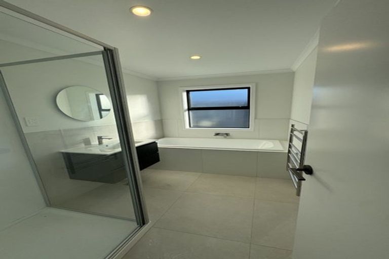 Photo of property in 8/666 Swanson Road, Swanson, Auckland, 0612