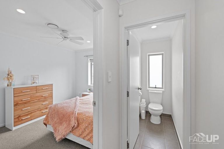 Photo of property in 33 Station Street, Hobsonville, Auckland, 0616