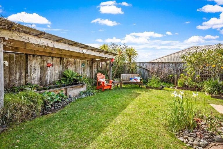 Photo of property in 39 Lakeside Drive, Orewa, 0931