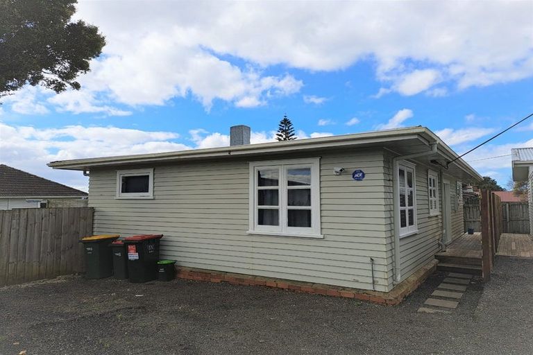 Photo of property in 809 Te Atatu Road, Te Atatu Peninsula, Auckland, 0610