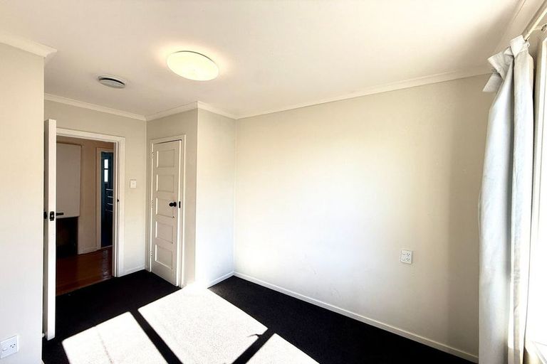 Photo of property in 52 Pitcairn Crescent, Bryndwr, Christchurch, 8053