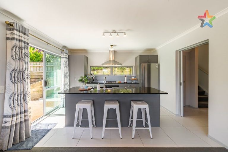 Photo of property in 18 Cresswell Place, Johnsonville, Wellington, 6037