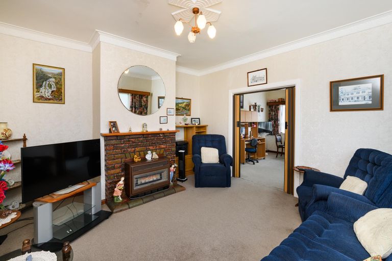 Photo of property in 25 Puriri Terrace, Roslyn, Palmerston North, 4414