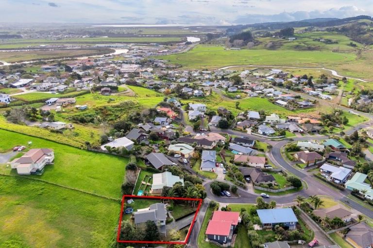 Photo of property in 15 Empressa Heights, Helensville, 0800