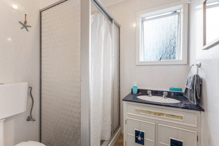 Photo of property in 16 Arthur Street, Waikawa Beach, Levin, 5573