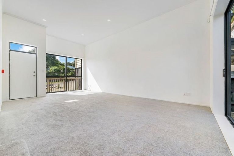 Photo of property in 4/2 Swan Hill Drive, Glen Eden, Auckland, 0602