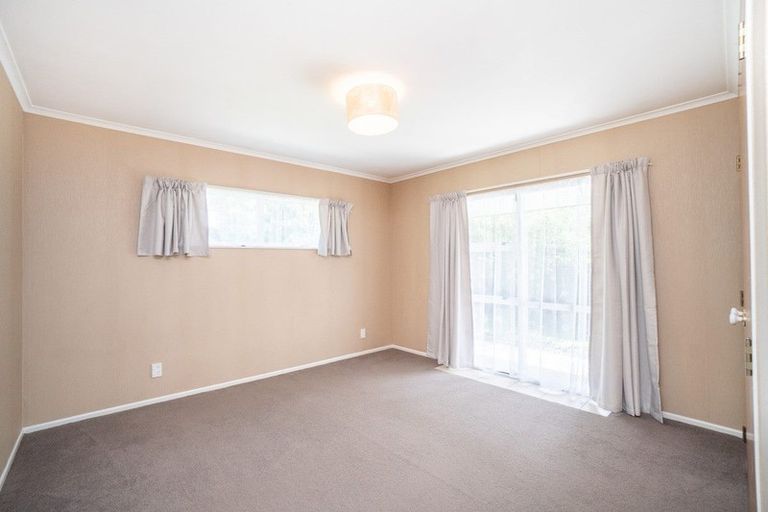 Photo of property in 120 John F Kennedy Drive, Milson, Palmerston North, 4414