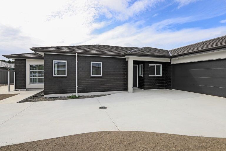 Photo of property in 6 George Yee Place, Taradale, 4112