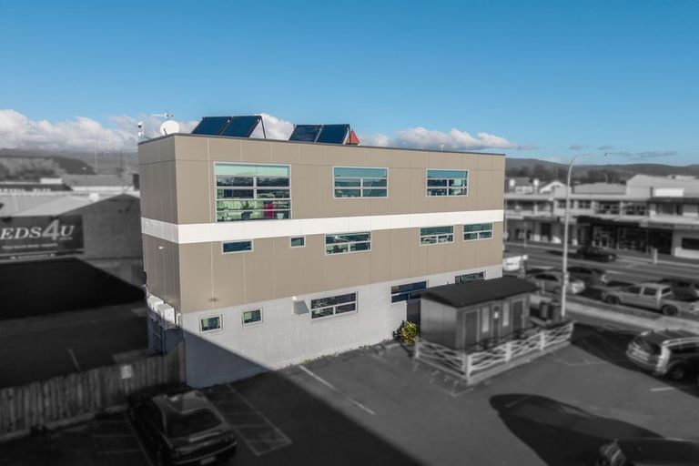 Photo of property in 10 Queen Street West, Levin, 5510