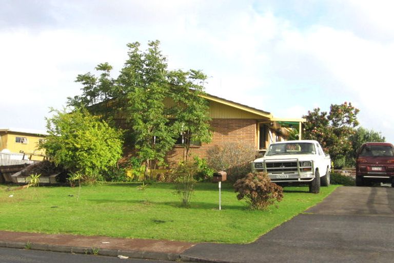 Photo of property in 4 Helleur Road, Massey, Auckland, 0614