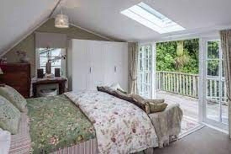 Photo of property in 60 Simla Crescent, Khandallah, Wellington, 6035