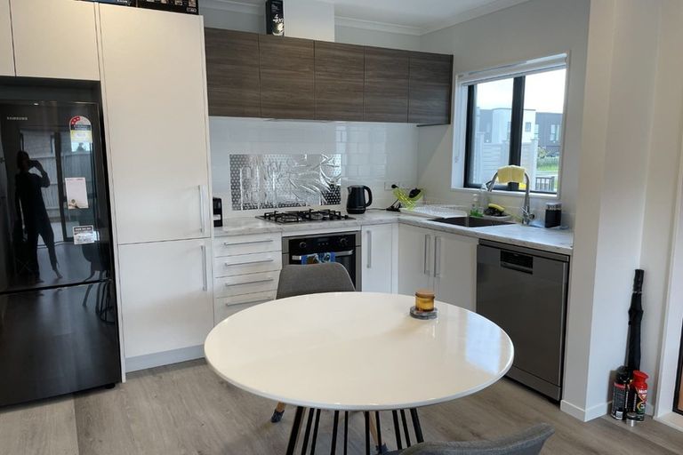 Photo of property in 39 Nganui Avenue, Takanini, 2112