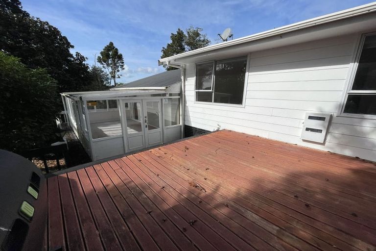 Photo of property in 16 West Glade Crescent, Birkenhead, Auckland, 0626