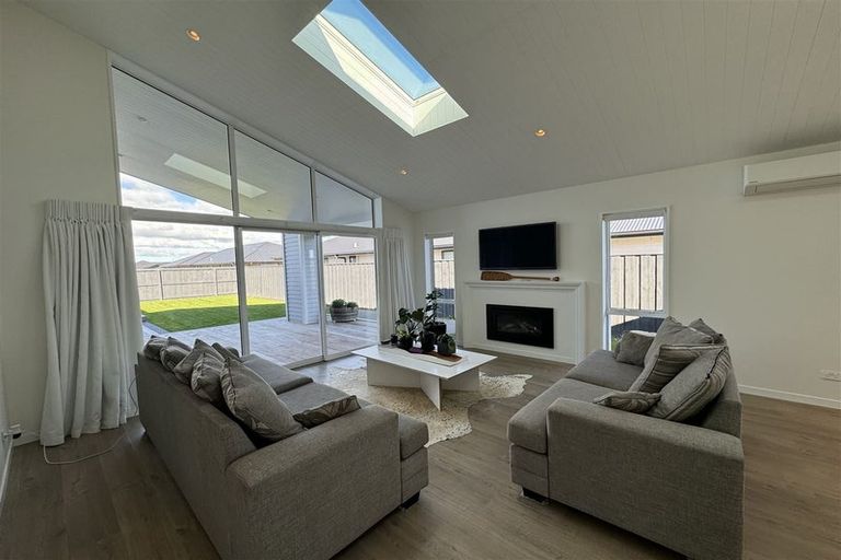 Photo of property in 4 Finstock Way, Rolleston, 7614