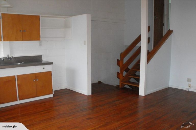Photo of property in 23f6 Collins Avenue, Tawa, Wellington, 5028