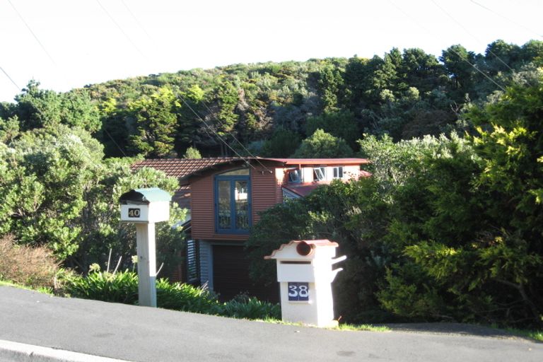 Photo of property in 38 Miles Crescent, Newlands, Wellington, 6037