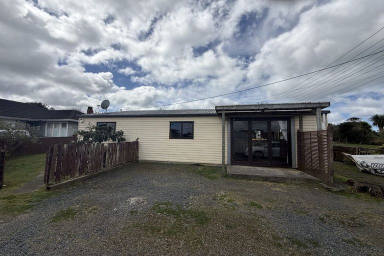 Photo of property in 3 Titoki Street, Te Atatu Peninsula, Auckland, 0610