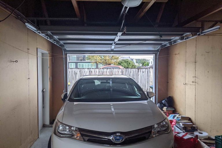 Photo of property in 2/9 Mana Esplanade, Paremata, Porirua, 5026