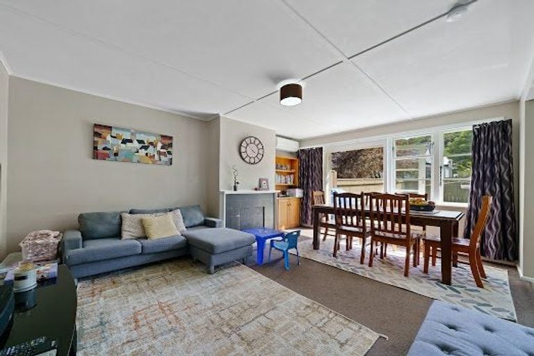 Photo of property in 306 George Street, Stokes Valley, Lower Hutt, 5019