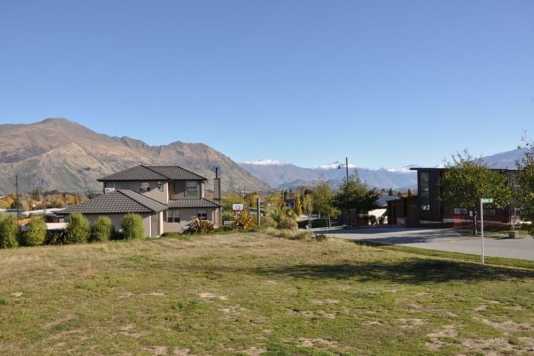 Photo of property in 4 Hoheria Rise, Wanaka, 9305