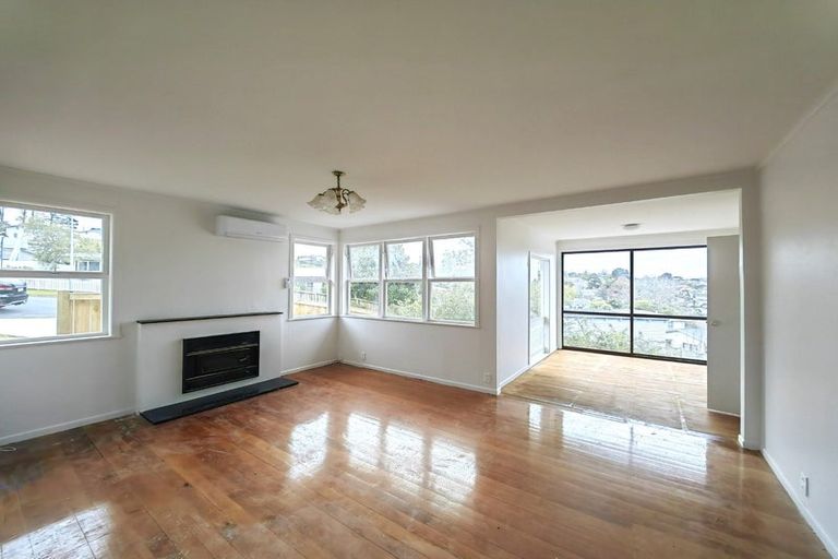 Photo of property in 11 Cypress Place, Sunnynook, Auckland, 0620