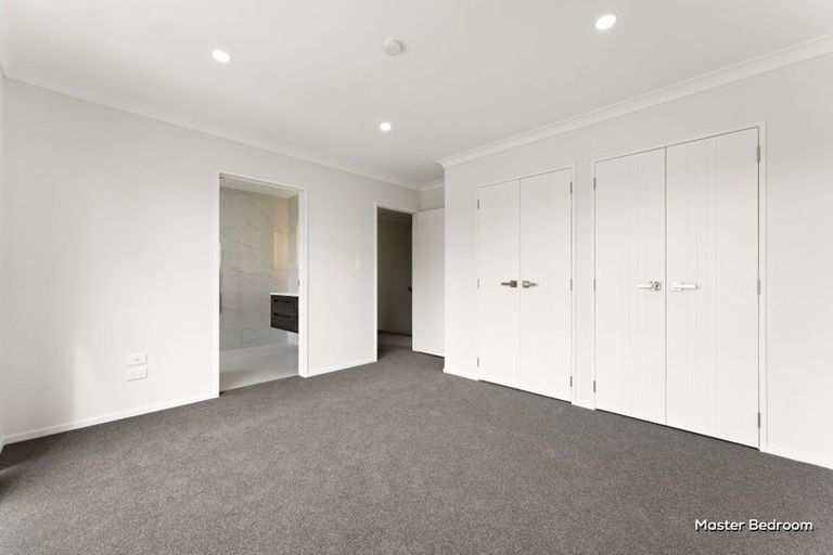 Photo of property in 13 Lipton Grove, Opaheke, Papakura, 2113