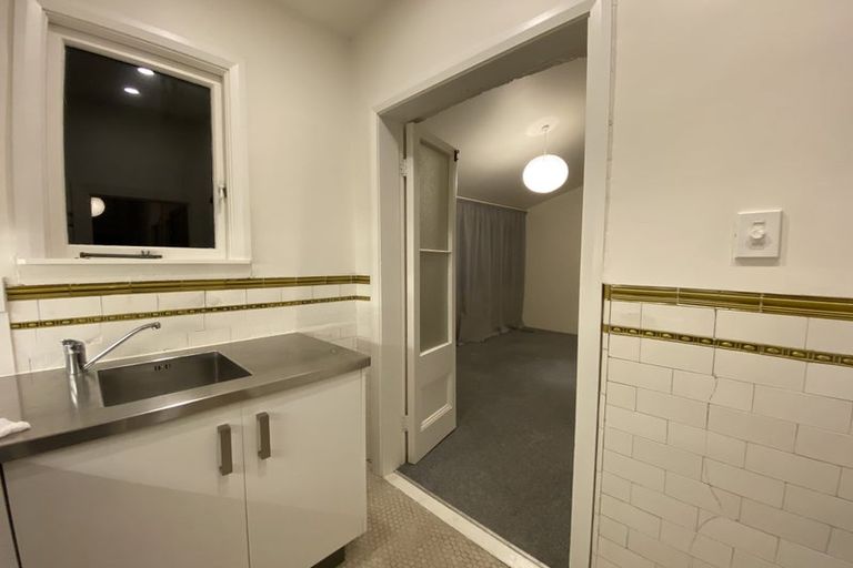 Photo of property in 70-72 Vauxhall Road, Devonport, Auckland, 0624