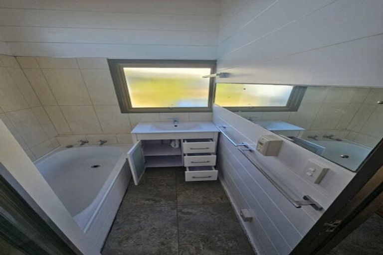 Photo of property in 33 Eskdale Road, Papakowhai, Porirua, 5024