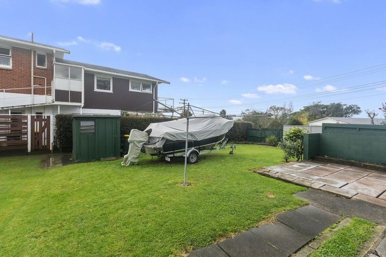 Photo of property in 2 Merchant Avenue, Te Atatu South, Auckland, 0610