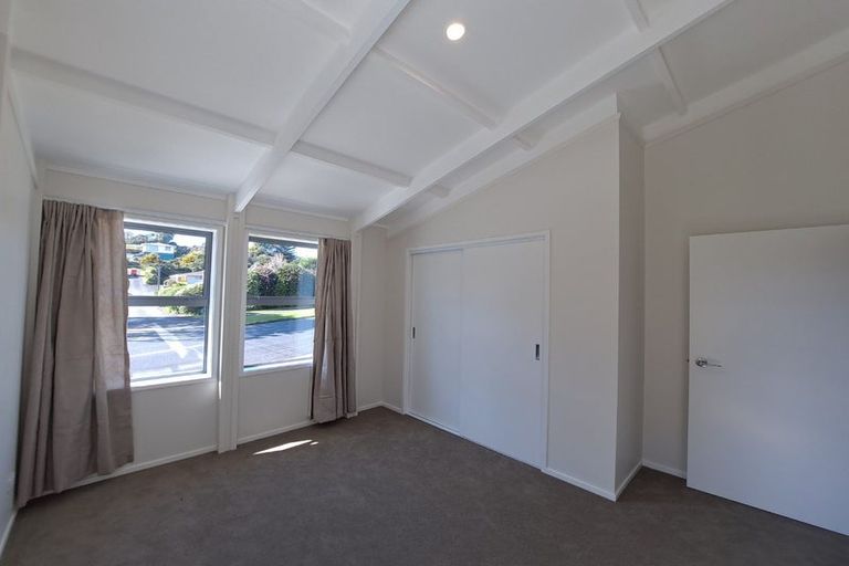Photo of property in 62 Seaview Road, Marfell, New Plymouth, 4310