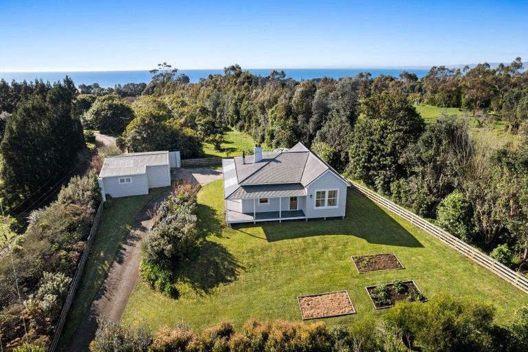 Photo of property in 1017 Main North Road, Onaero, Waitara, 4383