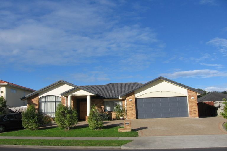 Photo of property in 34 Middlefield Drive, East Tamaki Heights, Auckland, 2016