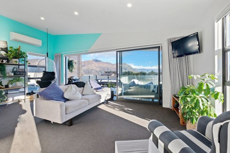 Photo of property in 8 Edgewood Place, Wanaka, 9305