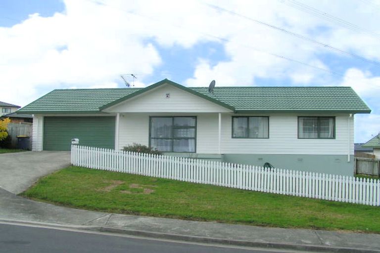 Photo of property in 15 Killygordon Place, Massey, Auckland, 0614