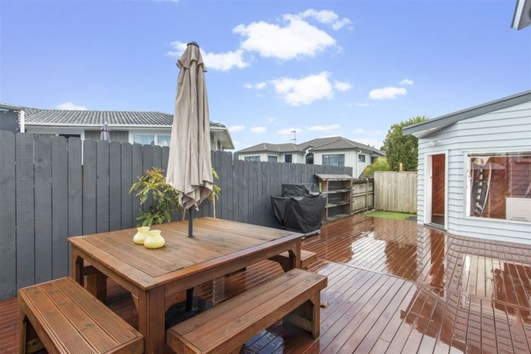 Photo of property in 3 Crompton Road, Massey, Auckland, 0614