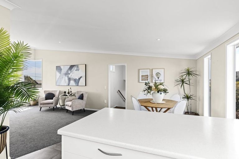 Photo of property in 9 Calvert Road, Moturoa, New Plymouth, 4310
