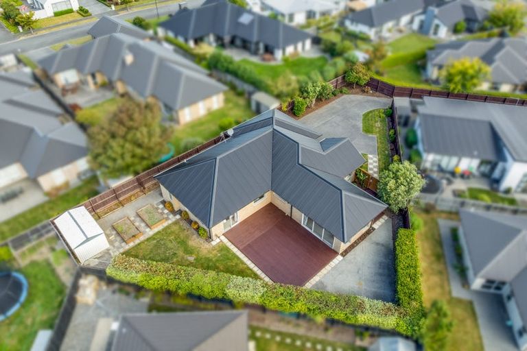 Photo of property in 16 Graycliffe Street, Halswell, Christchurch, 8025