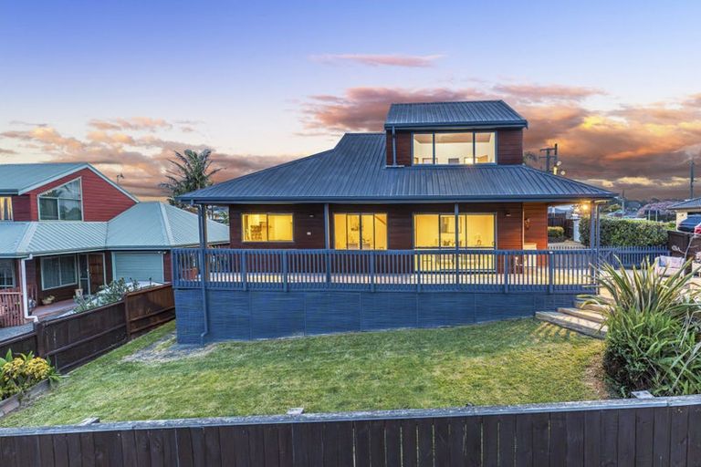 Photo of property in 30 Farquhar Road, Glendene, Auckland, 0602