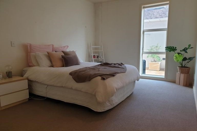 Photo of property in 37u2 Majoribanks Street, Mount Victoria, Wellington, 6011