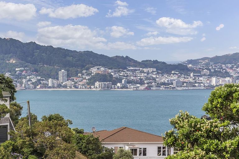 Photo of property in 1/142 Onslow Road, Khandallah, Wellington, 6035