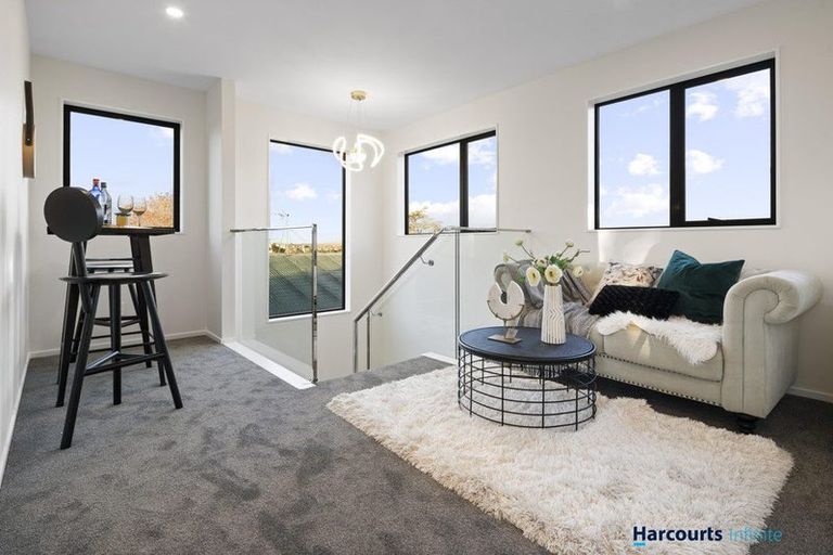 Photo of property in 8b Deuxberry Avenue, Northcote, Auckland, 0627