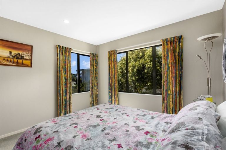 Photo of property in 30 Lanyon Place, Whitby, Porirua, 5024
