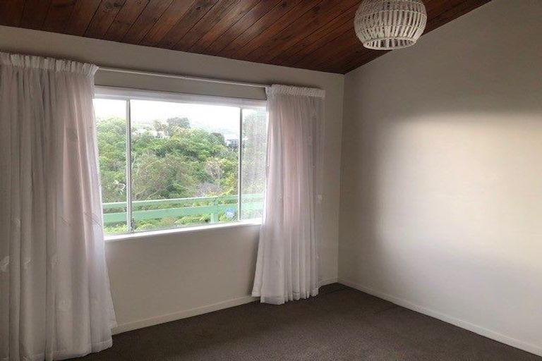 Photo of property in 37 Singers Road, Korokoro, Lower Hutt, 5012